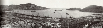 Foto panorámica tomada del puerto desde el castillo de la Concepción en 1920.